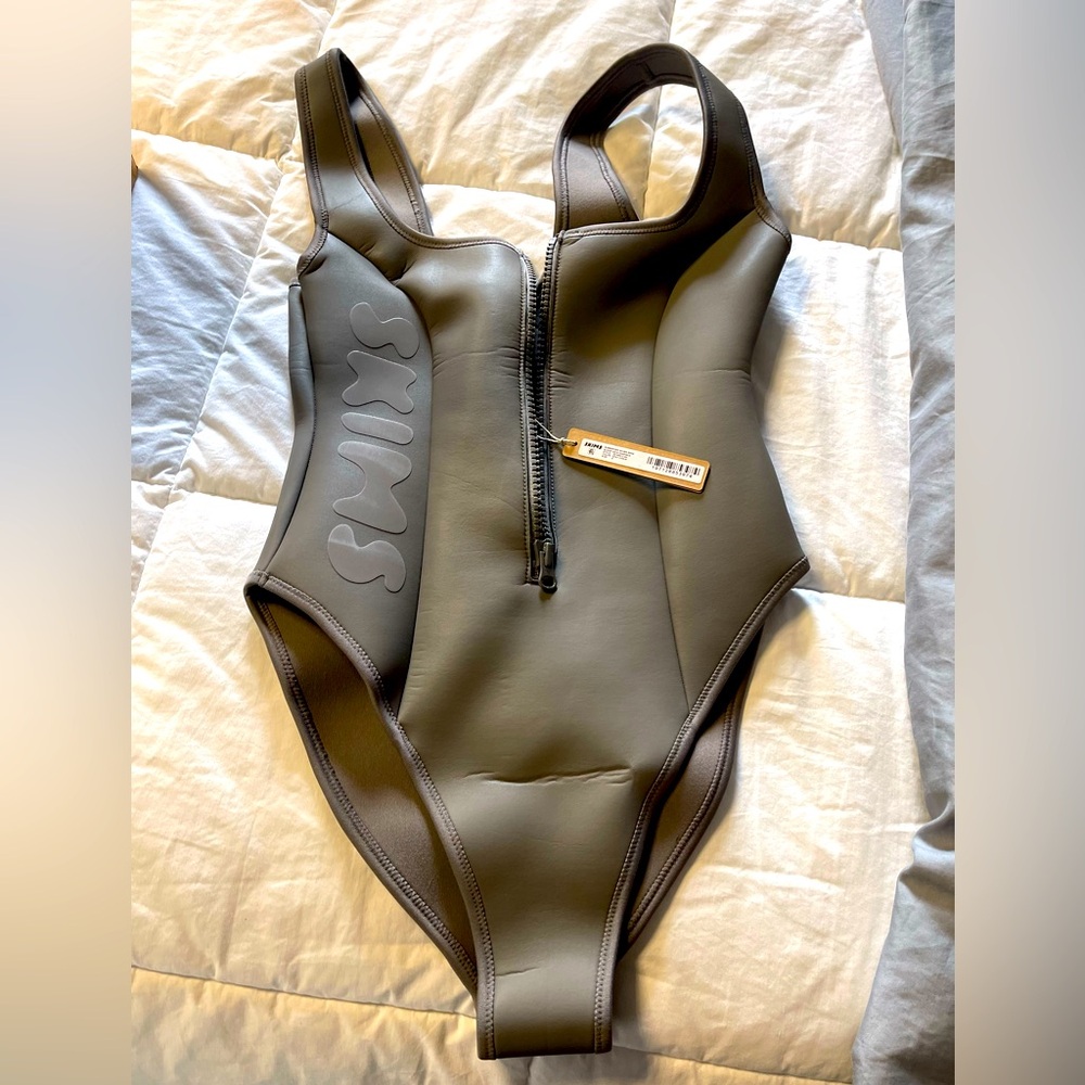 Brand new never worn SKIMS bathing suit w/ tags and original packaging.